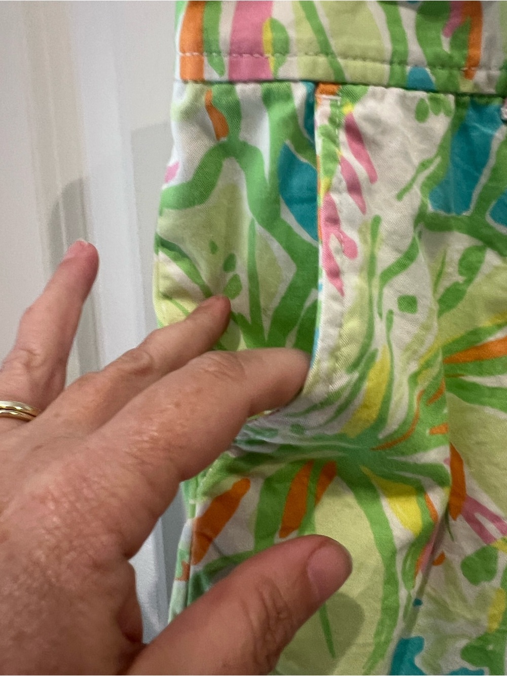 Lilly Pulitzer Scallop Hem Tropical Print Shorts Size 4 (The Buttercup Short) - Picture 6 of 16
